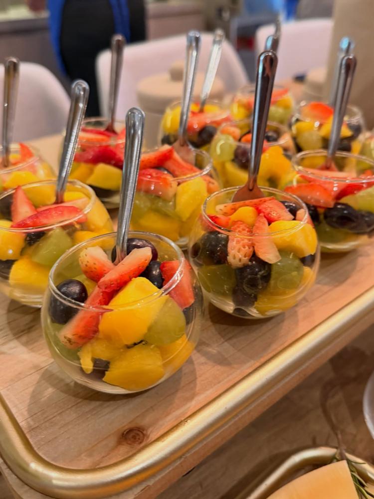 Taças de salada de frutas